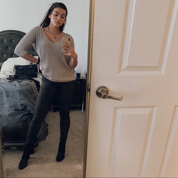 Pants - Black ankle zipper leggings